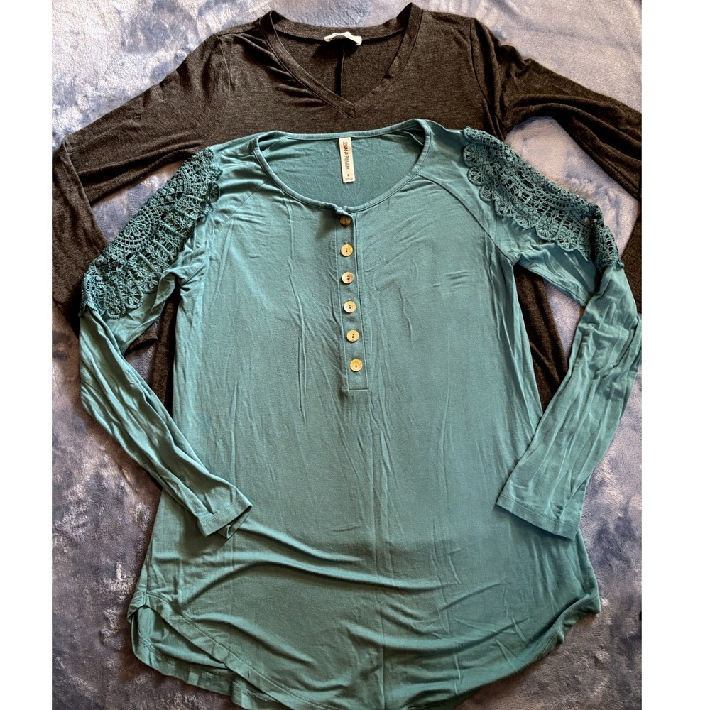 Zenana Premium Teal Lace Henley & Charcoal Grey V-Neck Tunic Bundle Womens Small